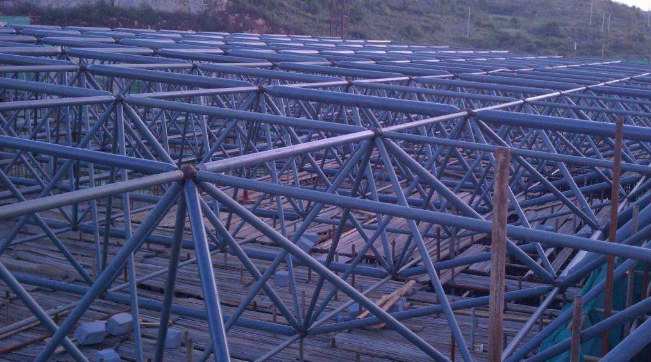 额尔古纳概述网架加工中对钢材的质量的过细恳求
